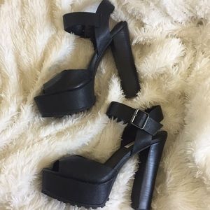 Steve Madden Jaber Black Platform Chunky Heels